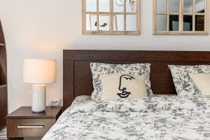 Central apartment with mountain view