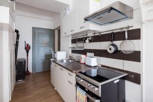 Cosy central apartment at river