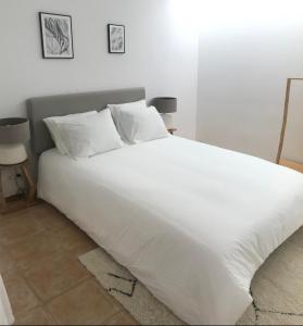 Accommodation in Sesimbra - Two Double Bedroom
