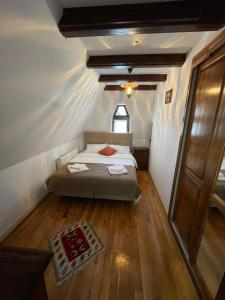 Casa Botiza - CĂTUN