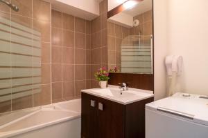 Appartements L'Arvor - Appt piscine et sauna partages : photos des chambres