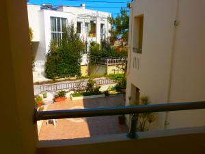 One-Bedroom Apartment with Balcony