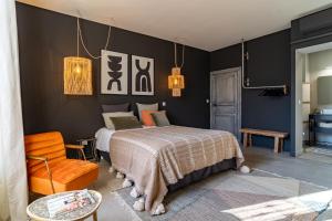 Appart'hotels La Maison de Lyna - Suites de charme intra-muros avec parking & autonomie : photos des chambres