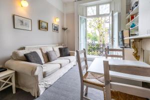 Bright 2 bedroom flat with terrace in Notting Hill