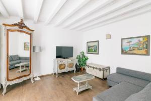 Deluxe Queen Suite room in Addimora Boutique Suites