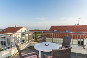 Lucian, sea view ap. for 4 