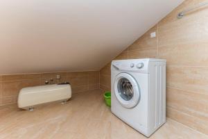 Lucian, sea view ap. for 4 