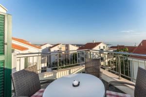 Lucian, sea view ap. for 4 