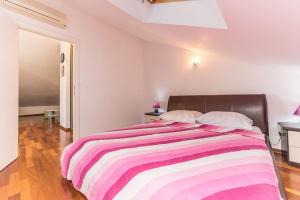 Lucian, sea view ap. for 4