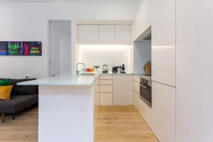 2 Bed 2 Bath Apartment Off Regent Street