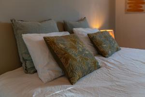 Appart'hotels La Maison de Lyna - Suites de charme intra-muros avec parking & autonomie : photos des chambres