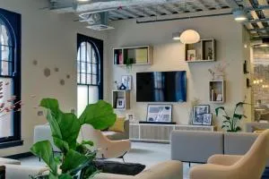 Destiny Student - Broga House Cork - 布拉尼