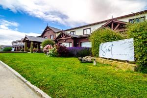 Cyan Calafate Hotel