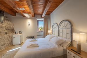 Porta Gemina History Lodge