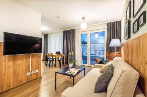 1-Bedroom Suite Balcony room in Jimmy's Apartments 11