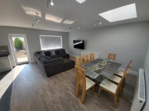 High Spec Large 6 Bedroom House!