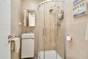 Estudio luminoso cerca de la playa