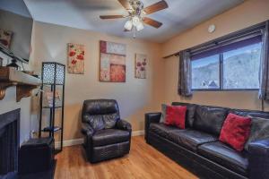 Oak Square - Unit 403