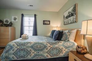 MVC - Unit 1505 - Bearly Available