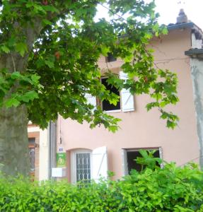 Maison de 2 chambres avec jardin clos et wifi a Aignes