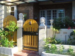 Along Garden Bed and Breakfast