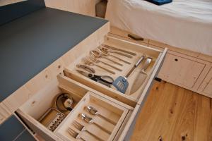 Sleep Space 24 - Green Tiny Spot Schillig