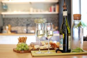 Moft Loft. Lovely, comfy apartment.