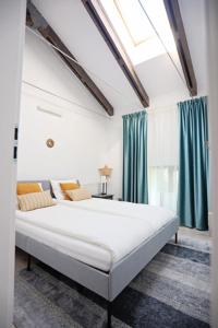 Moft Loft. Lovely, comfy apartment.