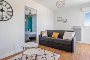 Cosy 40m with terrace in Vannes - 阿拉东