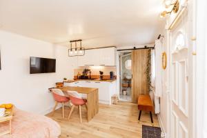 Appartements Charming bright and very quiet studio : photos des chambres