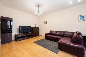 Wilanów Violet Apartment by BookingHost