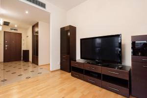 Wilanów Violet Apartment by BookingHost