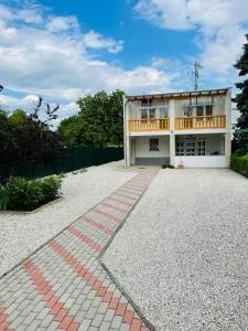 Karolin Apartman - Lócs