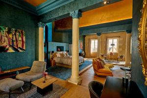 La Chapelle, Les Suites du Palais, lunique 5 étoiles de Nevers, Suite dException, by PRIMO C0NCIERGERIE