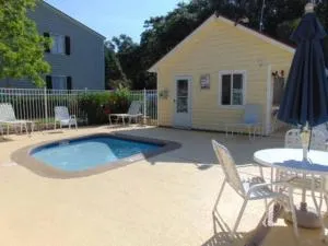 H5 close to the front pool and clubhouse downstairs by lake - Druid Oaks