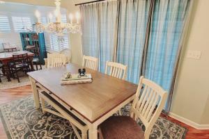 Harbour Oaks Professionally decorated downstairs really nice 3 bedroom