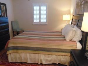 W2 Ocean Walk Resort upstairs 2 bed king and two twins next to back pool