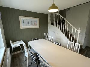 Dragonfly Cottage - Part of the The Bay Filey Holiday Village with pool, gym and direct beach access, pub, restaurant, tennis and meadows walks