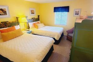 A16 Ocean Walk 1 bdrm sleeps 5 next to pool upstairs unit two full size beds full kitchen