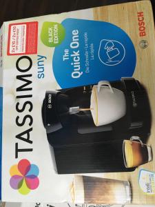 "FurnishedRentals Direct" WiggenHouse Stylish 3 Bedroom house Sleeps 8 with Free Parking, 2 Bathrooms, near to Watford High Street and Watford Football Stadium, Suitable for visiting Harry Potter Warner Bros Studio and London