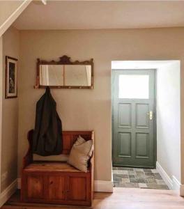 Stunning riverside cottage in central location