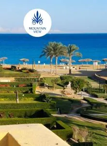 Mountain View 2 Ain Sokhna, Sea & HEATED Pool View, Penthouse with Roof- Families ONLY - 埃兹扎法兰纳