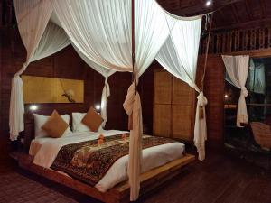 Villa Mahadevi 3 with Jungle Views near Ubud