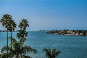 Bahia Vista Relaxing Island Life