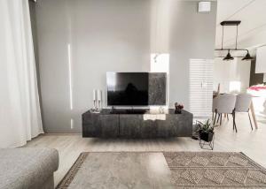 New condo with free parking 10 min from Helsinki Airport