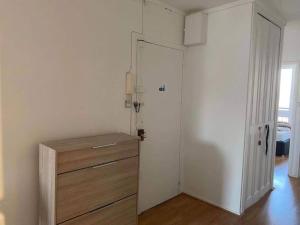 Appartements Apparemment 3 pieces tres pres de Paris : photos des chambres