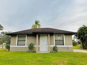 Little Cottage on a Field - Gateway