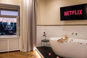 Budapest Eye- Boutique Suites, by BQA