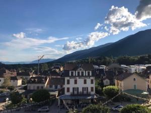 Appartements HeberGeneve : Vue sur le Jura : photos des chambres