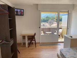 Appartements HeberGeneve : Vue sur le Jura : photos des chambres